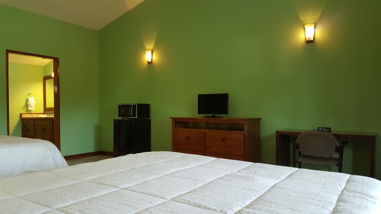 Mahogany Villas Punta Gorda Buitenkant foto